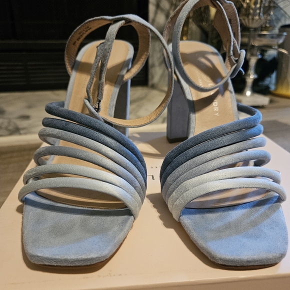 Blue Ombre Strappy suede Chunky Heels 💙🩵🤍 - Picture 5 of 10